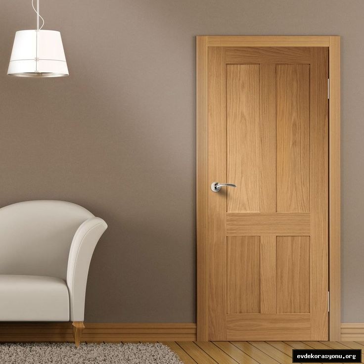 Farklı renk ve desenlerde ahşap iç kapı modelleri, modern ve klasik stil seçenekleri