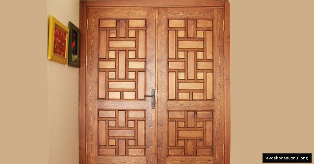Farklı renk ve desenlerde ahşap iç kapı modelleri, modern ve klasik stil seçenekleri