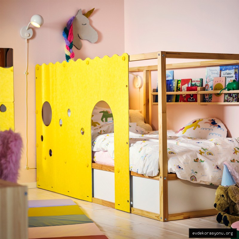 Çocuk odası ranza modelleri seçerken güvenlik, malzeme ve tasarım nasıl değerlendirilir? Doğru ranzayı bulmak için bilmeniz gereken her şey burada. Çocuk odasında ahşap ranza modeli, merdiven ve depolama çekmeceli güvenli çift katlı yatak tasarımı