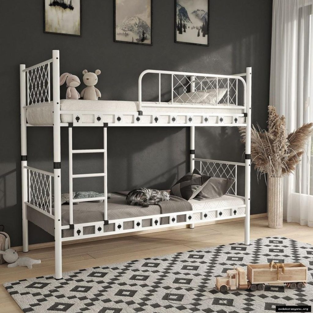 Çocuk odası ranza modelleri seçerken güvenlik, malzeme ve tasarım nasıl değerlendirilir? Doğru ranzayı bulmak için bilmeniz gereken her şey burada. Çocuk odasında ahşap ranza modeli, merdiven ve depolama çekmeceli güvenli çift katlı yatak tasarımı