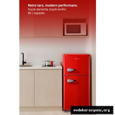 Beyaz mini buzdolabı, küçük mutfak veya ofis kullanımı için kompakt ve enerji tasarruflu model