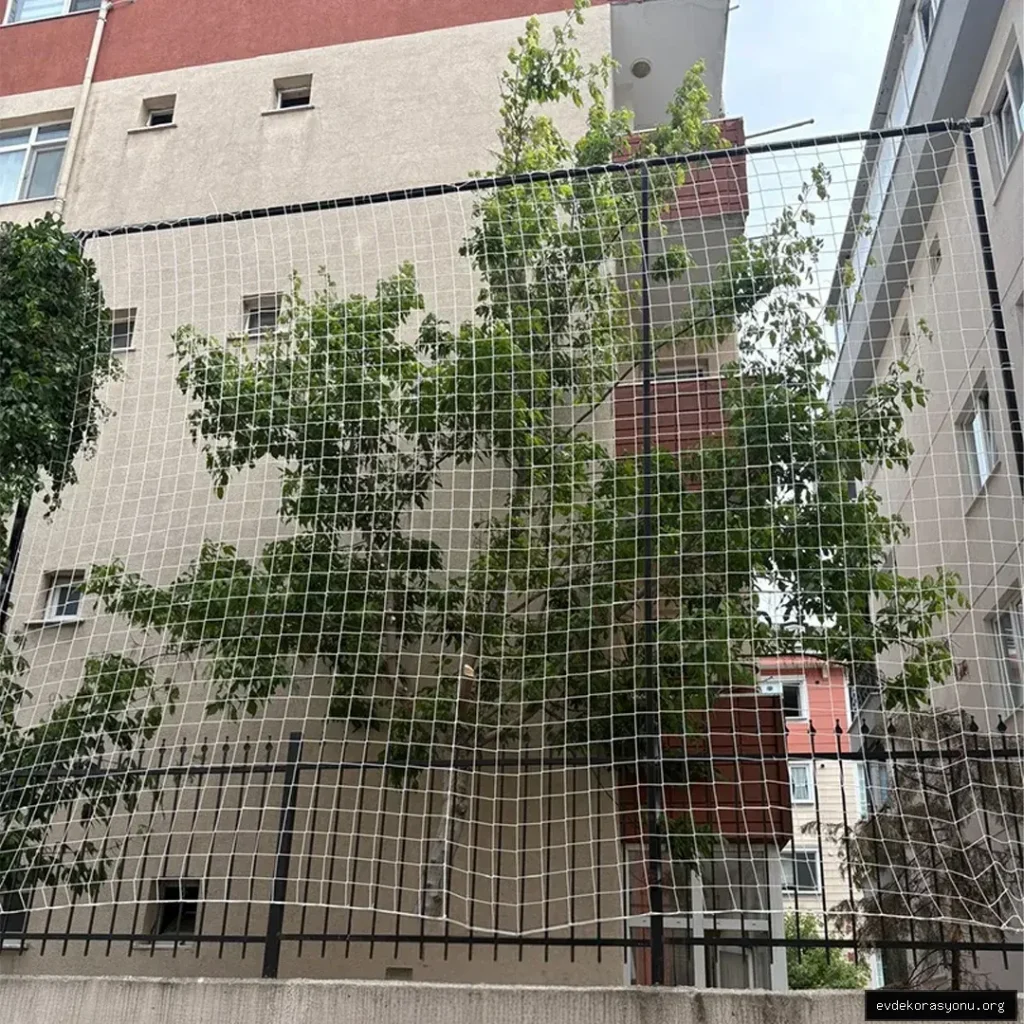 Bahçeni güvende tutmak için doğru bahçe güvenlik filesi nasıl seçilir? Malzeme türleri, kurulum adımları ve dikkat edilmesi gerekenler bu rehberde. Bahçe Güvenlik Filesi görseli