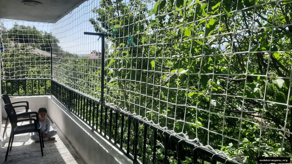 Bahçeni güvende tutmak için doğru bahçe güvenlik filesi nasıl seçilir? Malzeme türleri, kurulum adımları ve dikkat edilmesi gerekenler bu rehberde. Bahçe Güvenlik Filesi görseli